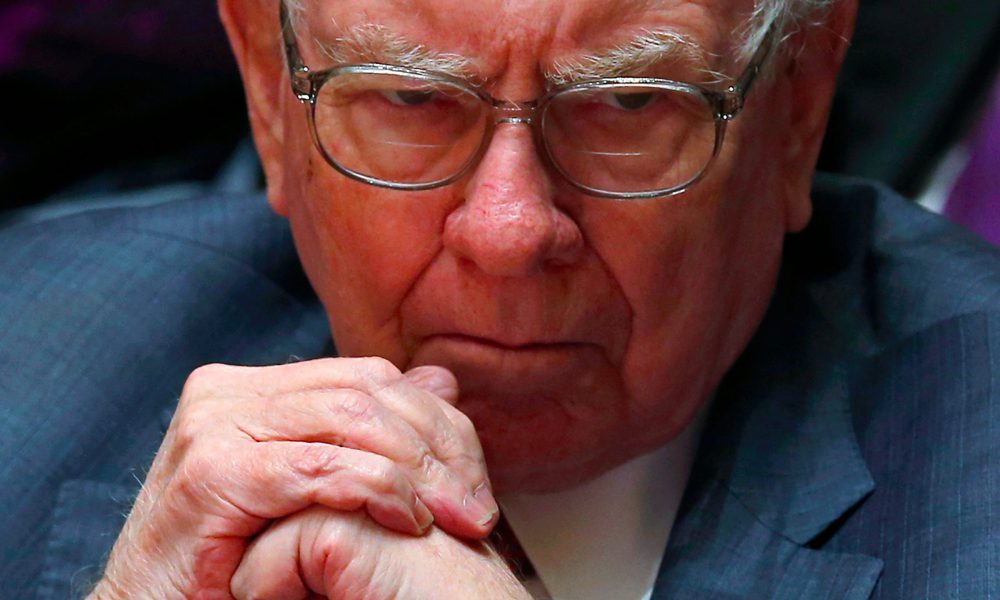 Warren Buffett attacks Trump over his tax returns