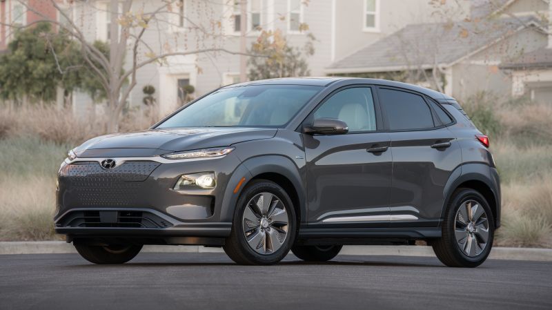 the-hyundai-kona-ev-starts-under-30-000-with-tax-credits-but-won-t-be